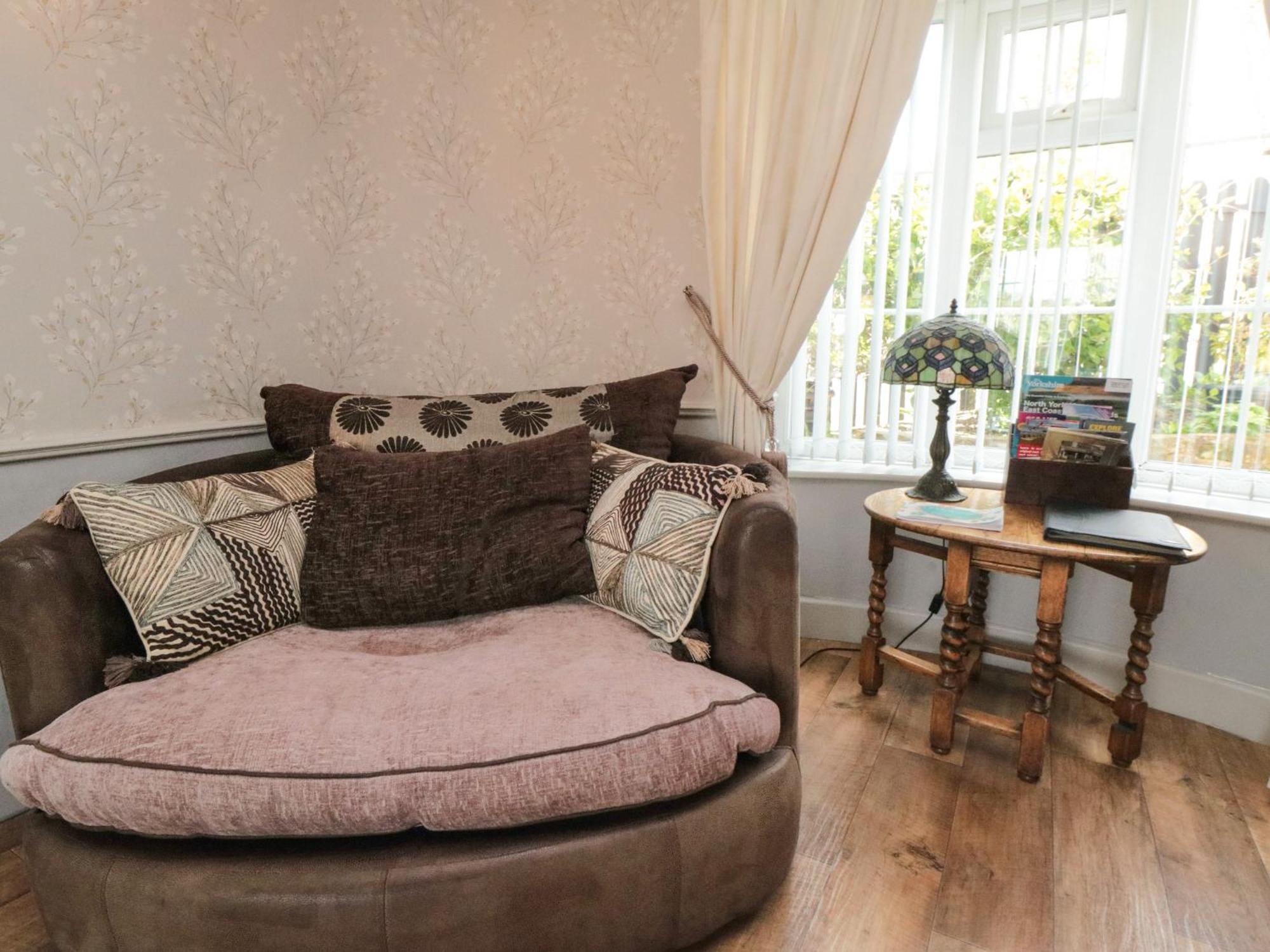 11A High Street Villa Скарбъро Екстериор снимка